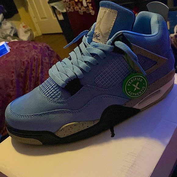 Air Jordan 4s university blue !!